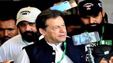 توقيف عمران خان بعد الحكم عليه بالسجن 3 سنوات في باكستان